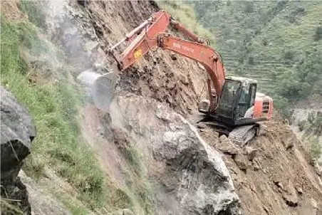 جا به جایی جانکاه؛ اپراتور بیل مکانیکی رفت جایی که عرب نی انداخت
