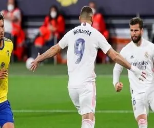 رئال مادرید با یک پیروزی آسان و گل‌های بنزما صدرنشین شد