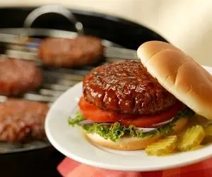 طرز تهیه یه "برگر خونگی" با یه سُس فوق العاده و شاخ!