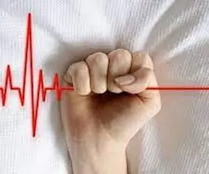 تلاش چندباره یک زن برای خودکشی روی ریل قطار + (ویدئو)