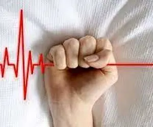 تلاش چندباره یک زن برای خودکشی روی ریل قطار + (ویدئو)