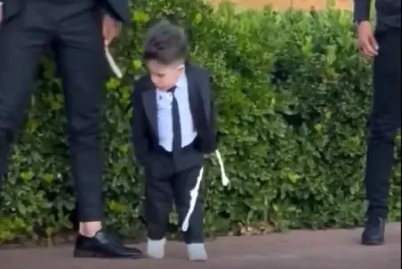 آواز شاد؛ پدر و پسر شاخ شمشاد اونور آبی چه رقص کوردی میرن فسقل قد داره