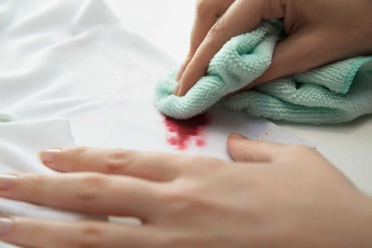 How-to-properly-remove-varnish-from-clothes-2-1024x682