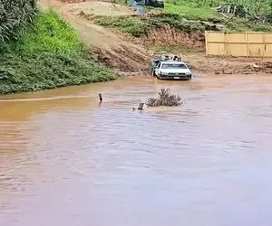 معماری طبیعت؛ ماشین تا خرتناق تو آبه ولی انقد نرم و راحت ازش رد میشه پر پر میشی