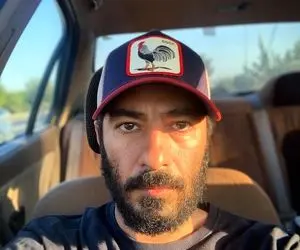 نوید محمد زاده سیگاری شد! + عکس