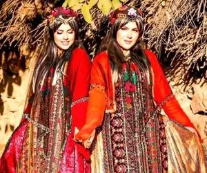 آواز محلی؛ میخونن و میرقصن زیر بارون صحنه عالی ساختن