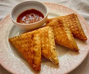 آموزش آشپزی؛ طرز تهیه سمبوسه + بهترین روش پیچیدنش