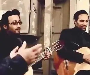 آواز خیابانی؛ ببینید این ایرانی خوش صدا تو ترکیه چه یهو ذوقش شکوفا شد و زد زیر آواز