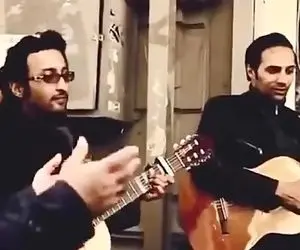 آواز خیابانی؛ ببینید این ایرانی خوش صدا تو ترکیه چه یهو ذوقش شکوفا شد و زد زیر آواز