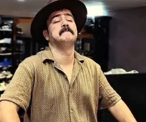 آواز شاد؛ پسر داش مشتی آهنگ الف میگم ابروت کمونه با بشکن یشکن خوند و رقصید