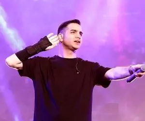 آواز ماندگار؛ محسن یگانه نمیتونه احساس و اشکاشو جمع کنه با آهنگ کی جای من اومد ترکوند