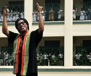 (عکس) استقبال باورنکردنی مردم هند از رونالدینیو!