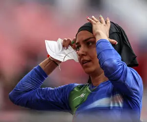 استقبال عاشقانه؛ فرزانه فصیحی در آغوش همسرش پس از بازگشت از توکیو + ویدئو