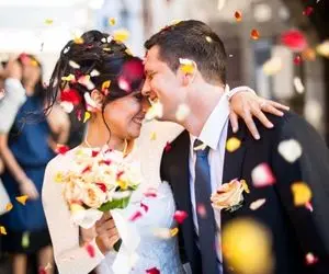 داماد آلمانی شیطون و عروس و بوس آرتیستی می کنه! | ویدیو