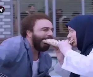 سکانس | نعیمه نظام دوست و رضا عطاران اولین ساندویچ مشترکشونو خوردن