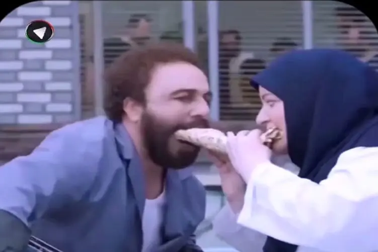 سکانس | نعیمه نظام دوست و رضا عطاران اولین ساندویچ مشترکشونو خوردن