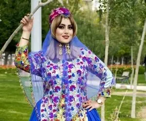 آواز محلی؛ عشایر بختیاری دارن لری میرقصن با لباس گرون و اصیلشون حق دارن بنازن