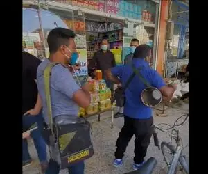 آواز خیابانی؛ ببینید آقاهه تو بازار با آهنگش چه ملتی پشت خودش راه انداخته بنازم!