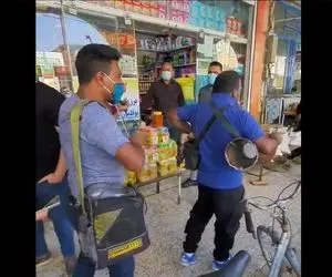 آواز خیابانی؛ ببینید آقاهه تو بازار با آهنگش چه ملتی پشت خودش راه انداخته بنازم!