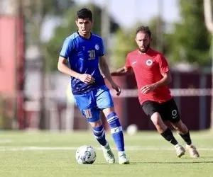 سوتی وحشتناک هافبک استقلالی ها به نفع آبی ها