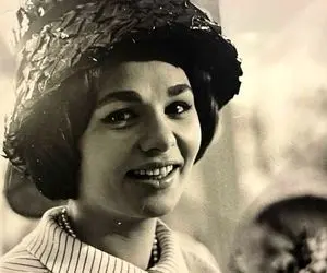 سفر به ایام قدیم ندیم؛ جلف بازی شاه سقط شده تو شهربازی