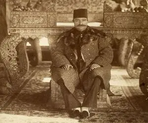 یک عکس یک روایت؛ دهن کجی ناصرالدین شاه به دودمان افشار با تکیه بر تخت طاووس چپاول شده
