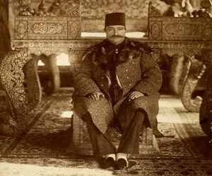 یک عکس یک روایت؛ دهن کجی ناصرالدین شاه به دودمان افشار با تکیه بر تخت طاووس چپاول شده