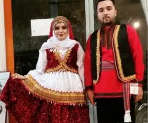 آواز محلی؛ رقص کرمانجی عروس داماد تو مجلس باشکوه که مهمونا هم دورتادور وایسادن به رقص