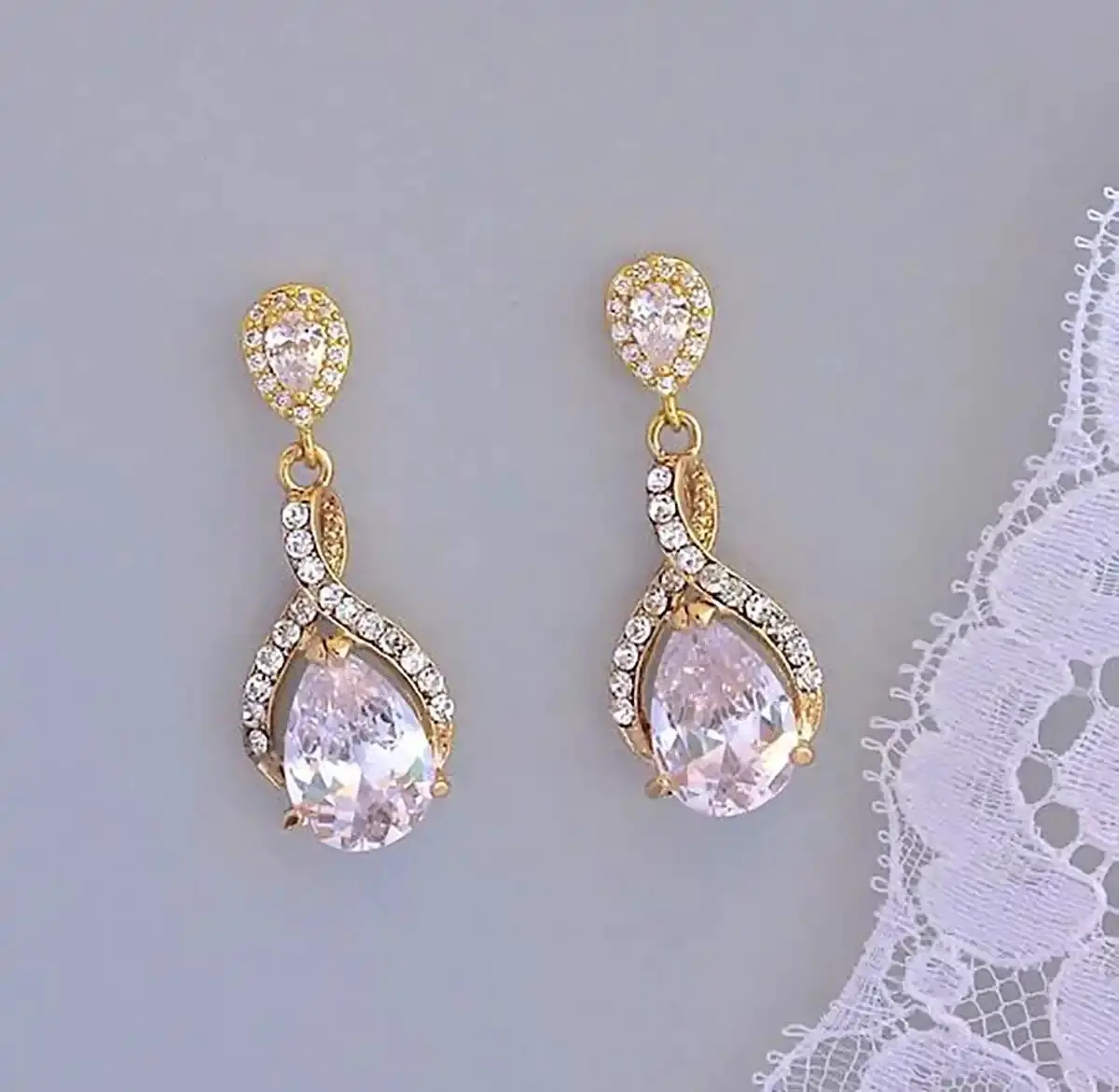 گوشواره طلای نگین دار
