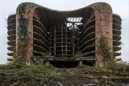 معماری خلاقانه؛ خونه رو ول کردن به امون خدا کثافت بسته بازسازیش میکنن حیرت آور میشه