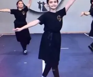 آواز شاد؛ این 3 تا فرشته کوچولو یطوری آذری رو هماهنگ میرقصن آدم دلش میره واسشون