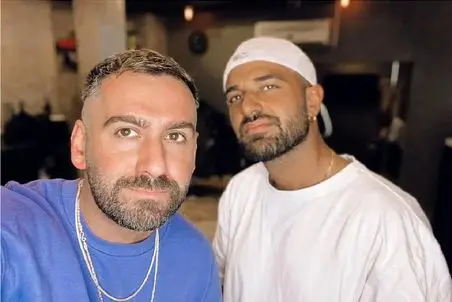 سکانس خندان/حاج اقا به نیما یه چی میگه مغزش میپوکه از خنده/مجری مدل پایین تیکه جدیده