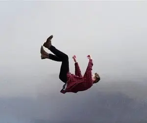 چیستان فکری؛ اون چیه که وقتی بهش نیاز داریم پرتش میکنیم و وقت بی نیازی برش میداریم؟