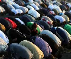 (ویدئو) این جمعیت نماز جماعت را ببینید باور نمی کنید در واشنگتن است!