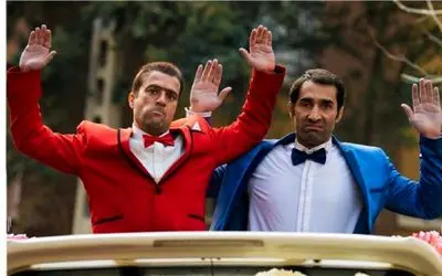 سکانس خندان/هادی کاظمی تو عروسی دست علی اوجی رو میگیره میاره وسط/پشت صحنه مرد از خنده