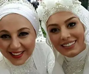 سلفی ‌بهنوش‌ بختیاری و سحر قریشی در ماشینی لاکچری!