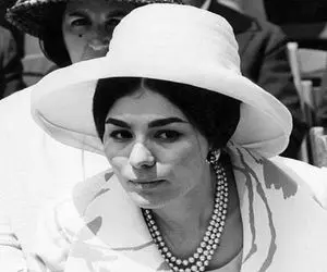 سفر به ایام قدیم سال 1349؛ بازدید فرح دیبا از یتیم خانه ای در خرمشهر