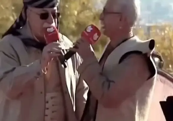 آواز محلی؛ ماموستا ناصر رزازی با لباس جدید چه رقصی میکنه تو دل جنگل