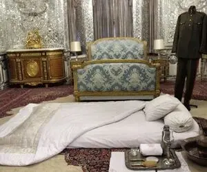 سفر به ایام قدیم سال 1340؛ عکس اتاق خواب پر زرق و برق فرح پهلوی