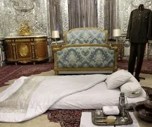سفر به ایام قدیم سال 1340؛ عکس اتاق خواب پر زرق و برق فرح پهلوی