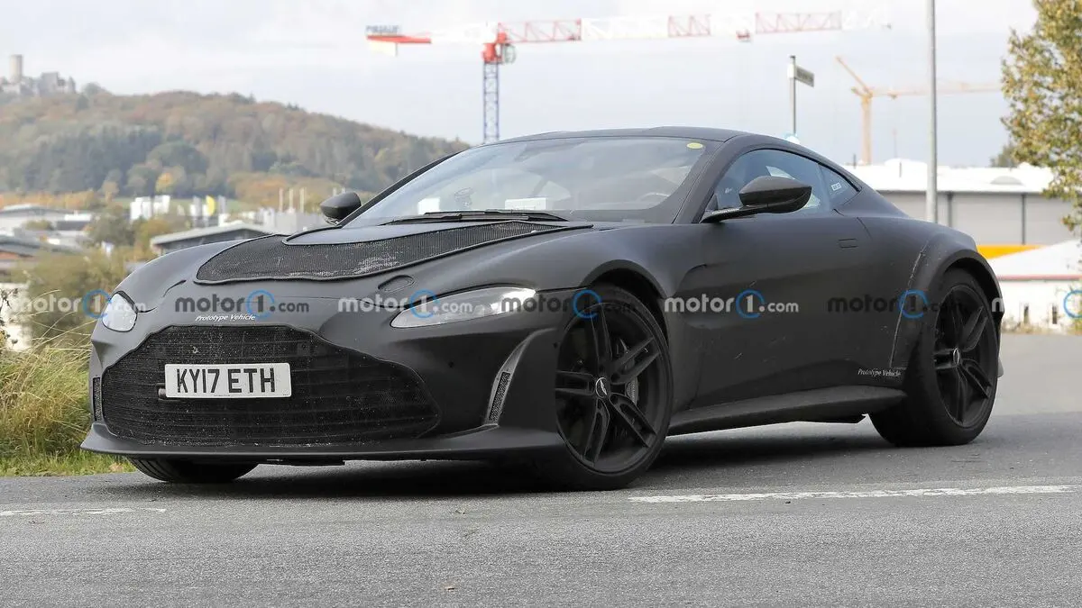 new-aston-martin-v12-vantage-rs-spy-shots (2)