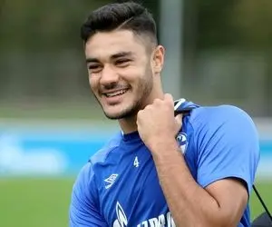 مدافع میانی تیم فوتبال شالکه گزینه خرید لحظه آخر لیورپول 