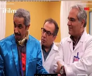 سکانس خندان/رضویان یه جوری لنگ کفشو ول میده هوا مدیری میگه این چه حرکت احمقانه ایه