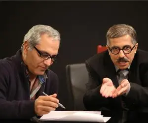 سکانس شاد/مدیری تو پشت صحنه میخواد با کروات صورتی خودشو خفه کنه از دست خنده های سیامک