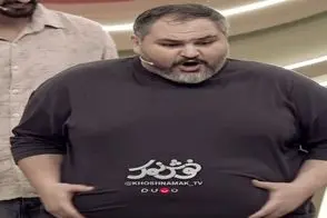 سکانس شاد؛ مرد شکمشو دست گرفته ادای ماشین لباسشویی های قدیمیو درمیاره عین ژله میلرزه