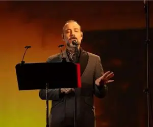 آواز پر طمطراق/ علیرضا قربانی با باید که شبی برسی به قرارم اشک جمعیت رو در میاره