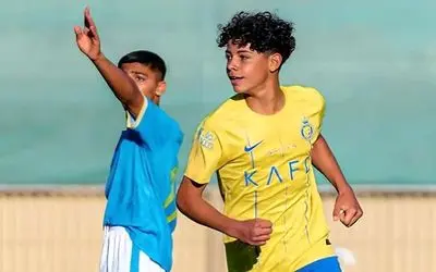 (عکس) هدیه لوکس رونالدو به پسرش