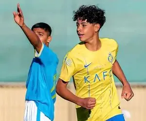 (عکس) هدیه لوکس رونالدو به پسرش