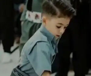 آواز شاد؛ کل وجود این پسر 2 اینچ نیست چه قشنگ با دستمال کردی میرقصه جوجه ماشینی
