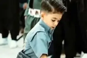 آواز شاد؛ کل وجود این پسر 2 اینچ نیست چه قشنگ با دستمال کردی میرقصه جوجه ماشینی